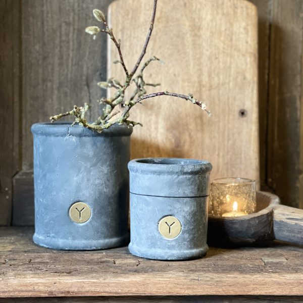 SET OF 2 PLANTER STRAIGHT MAJESTIC BLACK D.26-17 H.27-18